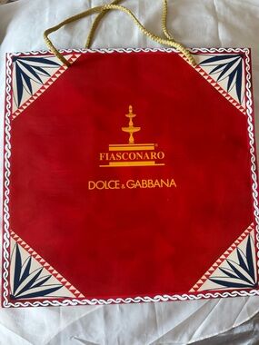 Dolce & Gabbana 💯 Authentic Red Gift paper shopping Bag with iconic Gold Logo.